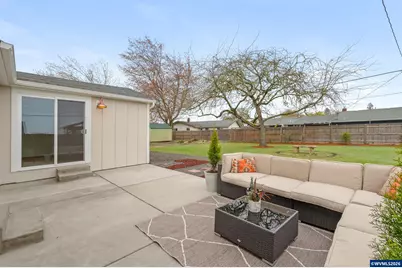 895 Burton St, Harrisburg, OR 97446 - Photo 32