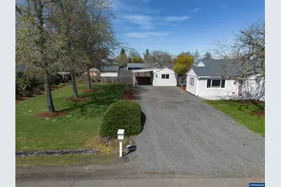 895 Burton St, Harrisburg, OR 97446 - Photo 2