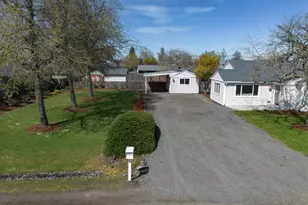 895 Burton St, Harrisburg, OR 97446 - Photo 2
