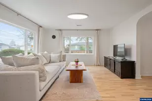 895 Burton St, Harrisburg, OR 97446 - Photo 6