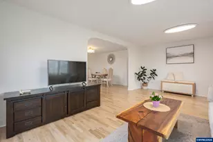 895 Burton St, Harrisburg, OR 97446 - Photo 10