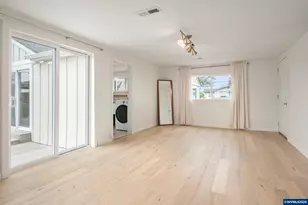 895 Burton St, Harrisburg, OR 97446 - Photo 20