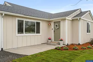 895 Burton St, Harrisburg, OR 97446 - Photo 1