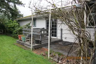 854 SW Swift Ave, Mill City, OR 97360 - Photo 6