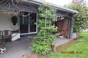 854 SW Swift Ave, Mill City, OR 97360 - Photo 8