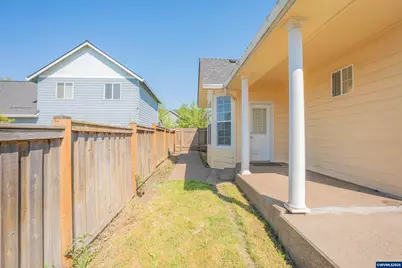 1055 Filbert St, Brownsville, OR 97327 - Photo 30