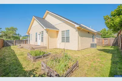 1055 Filbert St, Brownsville, OR 97327 - Photo 2