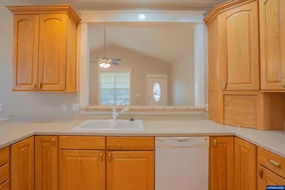 1055 Filbert St, Brownsville, OR 97327 - Photo 6