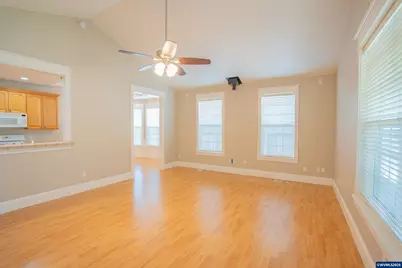 1055 Filbert St, Brownsville, OR 97327 - Photo 4