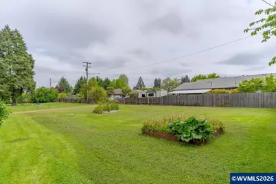 2733 Birch St, Lebanon, OR 97355 - Photo 40