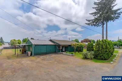 2733 Birch St, Lebanon, OR 97355 - Photo 2