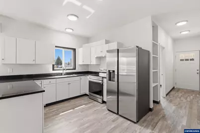 738 N Log Cabin St, Independence, OR 97351 - Photo 10