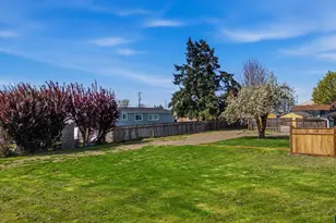 738 N Log Cabin St, Independence, OR 97351 - Photo 24