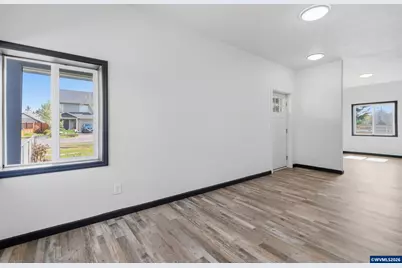 738 N Log Cabin St, Independence, OR 97351 - Photo 6