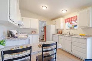 1340 40th Ave, Sweet Home, OR 97386 - Photo 12