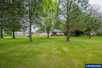 1396 Cascade Dr, Lebanon, OR 97355 - Photo 2