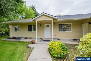 1396 Cascade Dr, Lebanon, OR 97355 - Photo 4