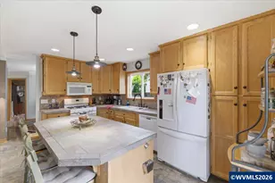 641 NW Ashley St, Dallas, OR 97338 - Photo 16