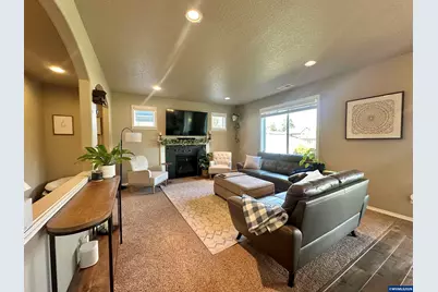 2737 NW Weather Stone St, Albany, OR 97321 - Photo 4