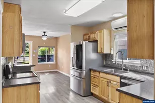 2385 5th St NE, Salem, OR 97301 - Photo 8