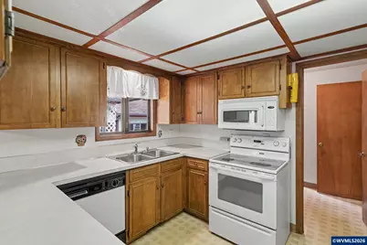 856 Royalty Dr NE, Salem, OR 97301 - Photo 12