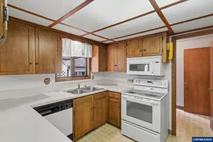 856 Royalty Dr NE, Salem, OR 97301 - Photo 12