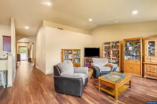 2412 NW White Oak Ave, Albany, OR 97321 - Photo 16