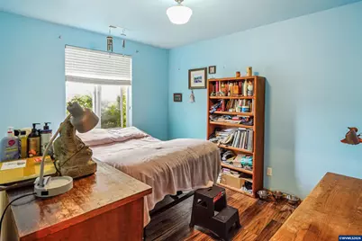 2412 NW White Oak Av, Albany, OR 97321 - Photo 8