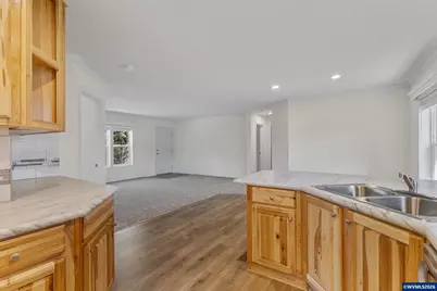 365 Mountain View Rd, Sweet Home, OR 97386 - Photo 16