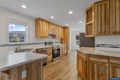 365 Mountain View Rd, Sweet Home, OR 97386 - Photo 12