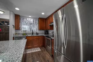 2247 Greentree Dr NE, Salem, OR 97305 - Photo 8