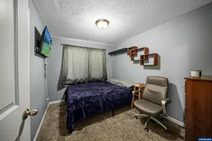 2247 Greentree Dr NE, Salem, OR 97305 - Photo 18