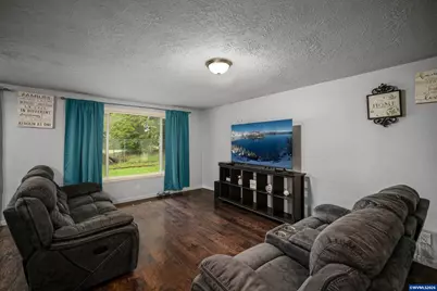 2247 Greentree Dr NE, Salem, OR 97305 - Photo 12