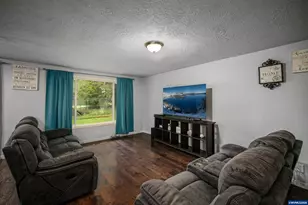 2247 Greentree Dr NE, Salem, OR 97305 - Photo 12