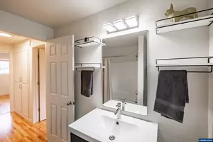 634 NW East Thornton Lake Dr, Albany, OR 97321 - Photo 14