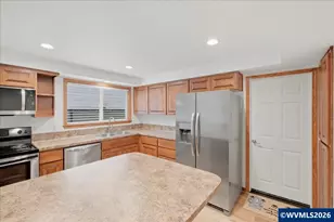 1032 Rock Creek Dr S, Salem, OR 97306 - Photo 12