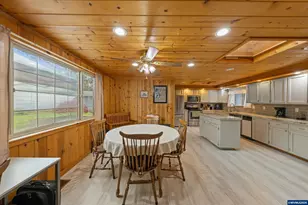 542 NW Douglas St, Dallas, OR 97338 - Photo 8