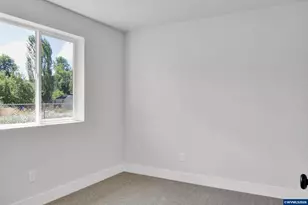 4425 Knotty Pne Ct, Sweet Home, OR 97386 - Photo 16