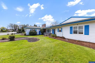 693 SW Hayter St, Dallas, OR 97338 - Photo 2