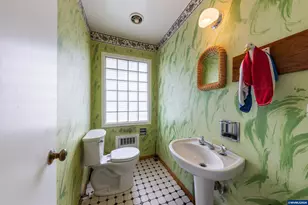 693 SW Hayter St, Dallas, OR 97338 - Photo 10