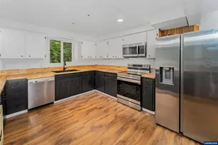 203 5th Ave, Sweet Home, OR 97386 - Photo 10