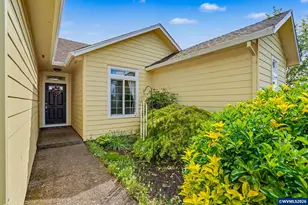 860 N 2nd St, Silverton, OR 97381 - Photo 4