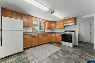 42705 N River Dr, Sweet Home, OR 97386 - Photo 10