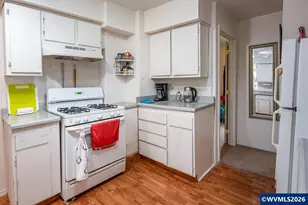 705 W B St, Lebanon, OR 97355 - Photo 18