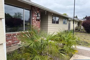 747 49th Ave SE, Salem, OR 97317 - Photo 2