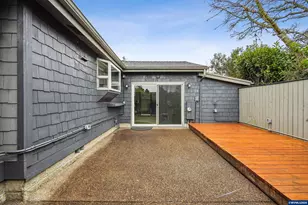 1626 NW 21st St, Lincoln City, OR 97367 - Photo 30