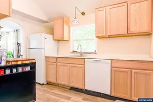 1018 7th St NW, Salem, OR 97304 - Photo 2