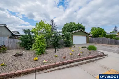 244 Honeysuckle St, Lebanon, OR 97355 - Photo 2