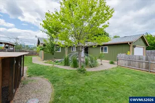 244 Honeysuckle St, Lebanon, OR 97355 - Photo 6