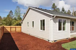 1027 42nd Ave, Sweet Home, OR 97386 - Photo 6